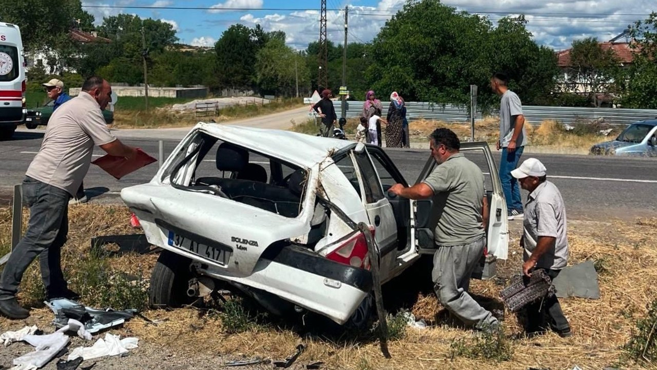 Kastamonu’da iki otomobil çarpıştı: 1’i çocuk 5 yaralı