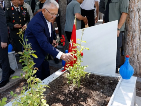 Kayseri protokolu 15 temmuz sehitlerini andi SVyhEfV2.webp