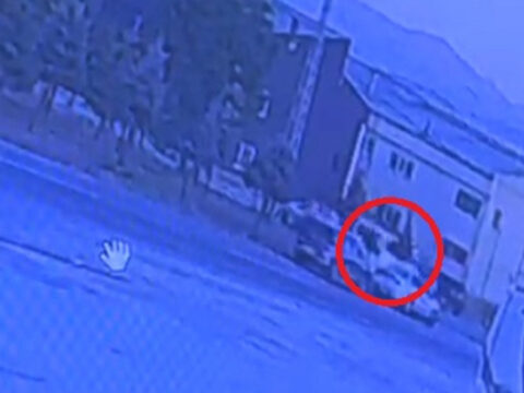 Kayserideki minibus dehsetinin kamera goruntuleri ortaya cikti yardima kostu canindan oldu budZWyGI.jpg
