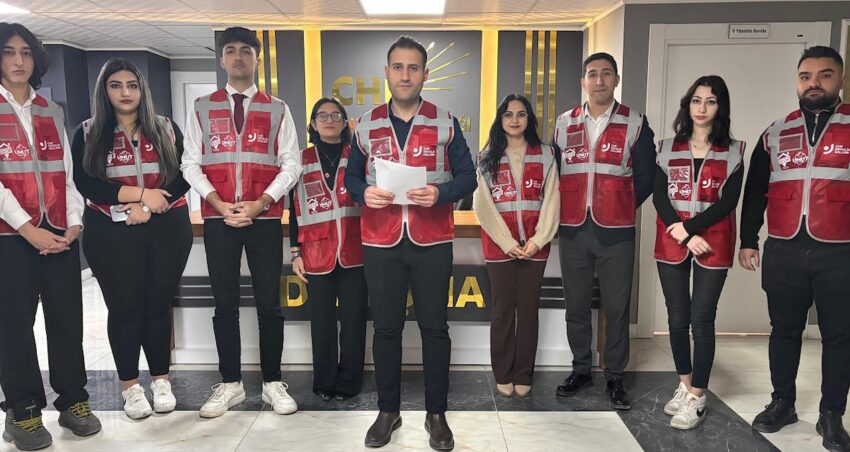 Kayyum tepkisi buyuyor elazigda chp gencligi toplu istifa etti EcRLLx2l.jpg