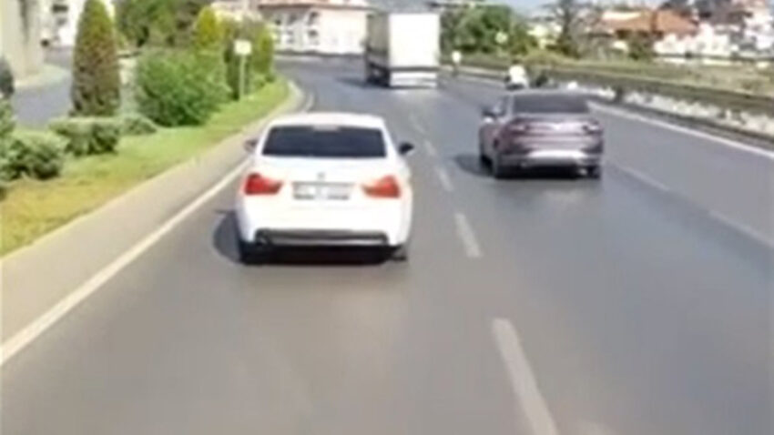 Kaza ihbarina giden itfaiyeye yol vermedi cezasi agir oldu jxEMkh1w.jpg