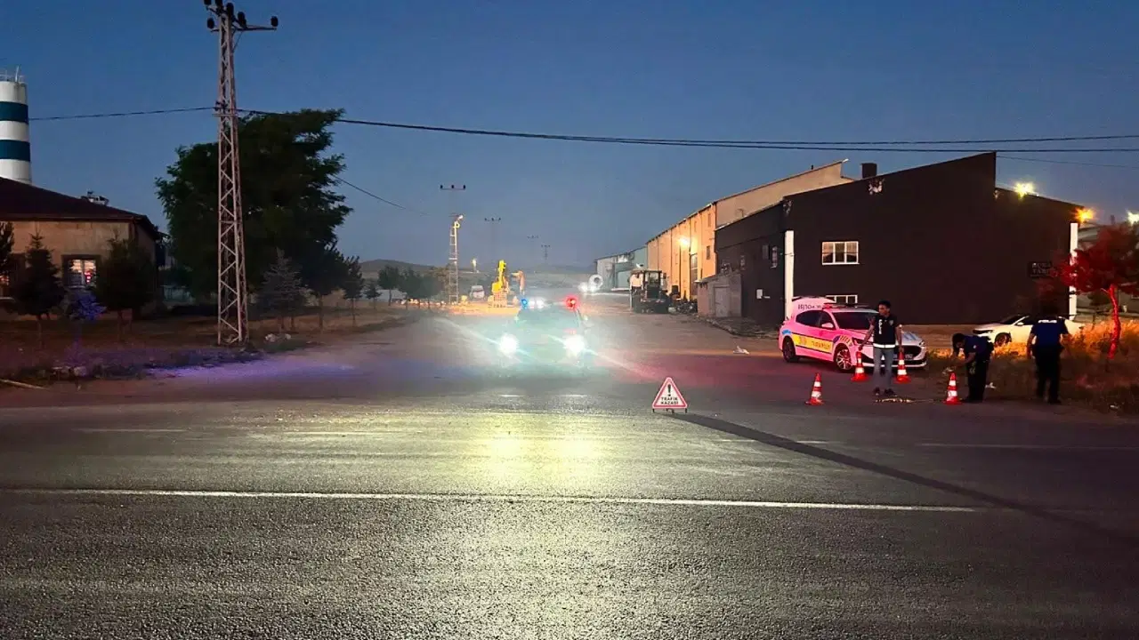 Kazadan kaçmaya çalışırken polis ve yurttaşların üzerine sürdü: Ölü ve yaralılar var!