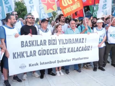 Kesk kadikoyde toplandi khklilar gorevlerine iade edilsin jepPcvEn.jpg