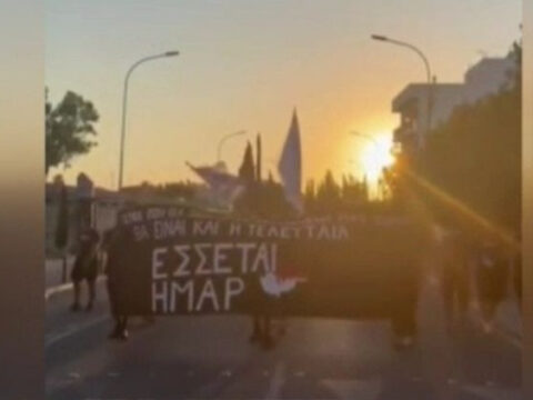 Kibrista rum tarafindan provokatif gosteri QL1TH26p.jpg