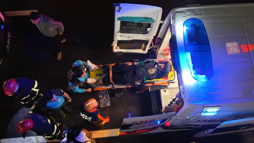 Kirikkalede devrilen yolcu otobusundeki 40 kisi yaralandi aStejGEs.jpg