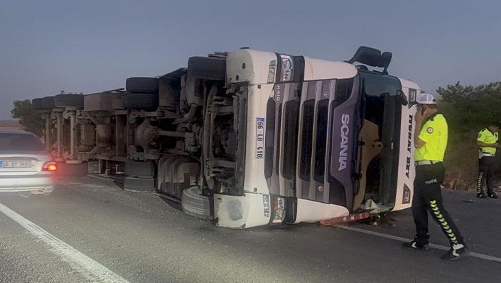 Kirikkalede feci kaza hurda yuklu tir karsi seride gecip devrildi URq4PLK4.jpg