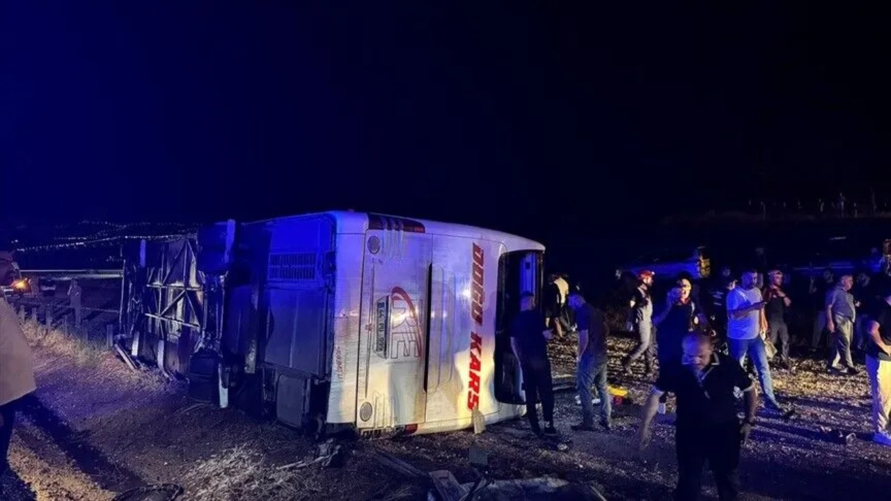 Kırıkkale’de yolcu otobüsü devrildi: Çok sayıda yaralı var