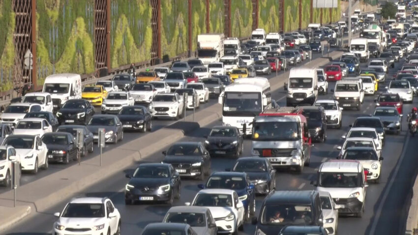 Kirmizi isiklarda yeni donem trafikte milyonlari ilgilendiren duzenleme XSP59GP8.jpg