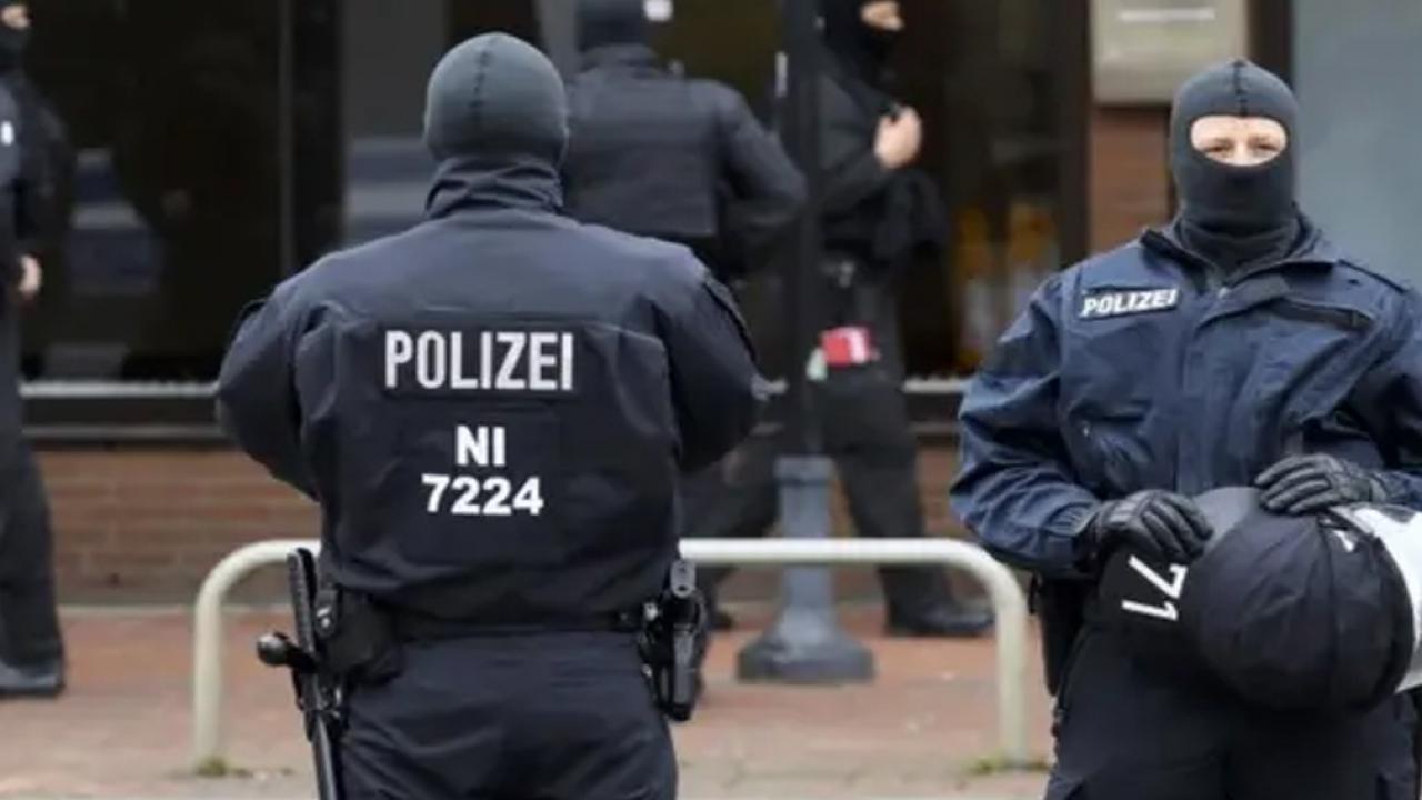 Kizinin velayetini alamayinca 6 kisiyi katletmisti turk kokenli zanli intihar etti WPfi9x5V.jpg