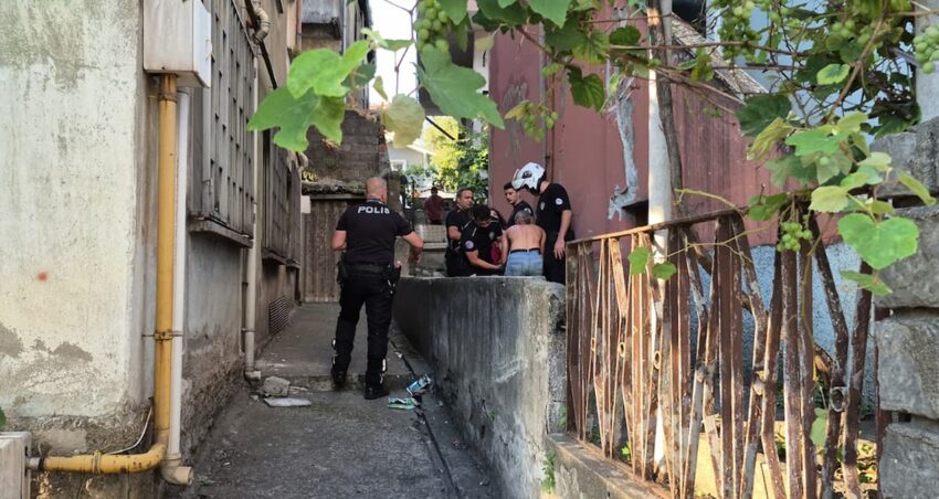 Komsularin balkon yikama kavgasinda 3 yarali jWw7jZ2G.jpg