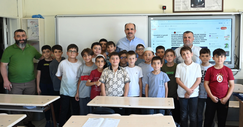 Konyada baskan altay hafizlik egitimi alan kursiyerlerle bulustu TDqCu3XC.webp