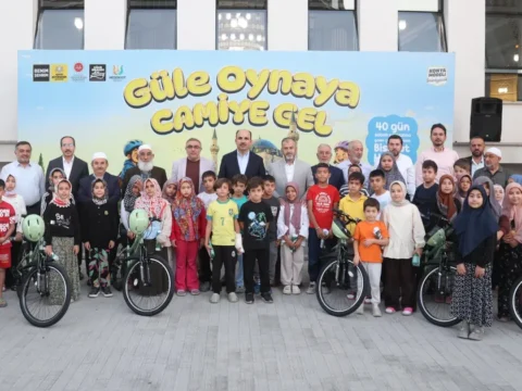 Konyada gule oynaya camiye gittiler 6pOSTZPx.webp