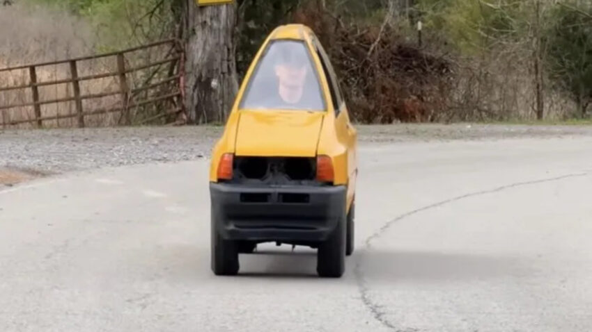 Koskoca arabayi ortadan ikiye kestiler trafige cikardilar KTEmJ2R2.jpg