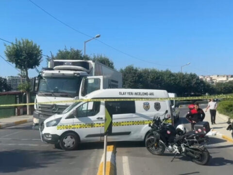 Kucukcekmecede kamyonun carptigi kadin yasamini yitirdi xUMzJWBP.jpg