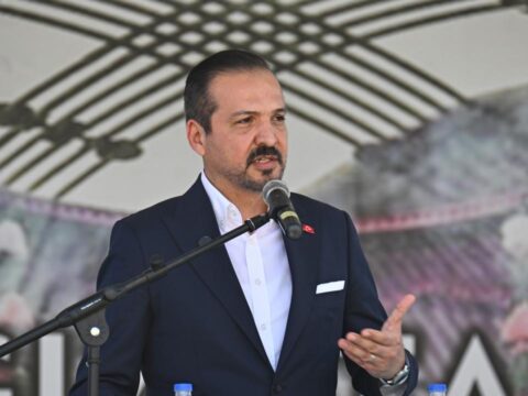 Kursad zorludan vanda turk dunyasina birlik ve terorsuz turkiye mesaji TdKv6gj7.jpg