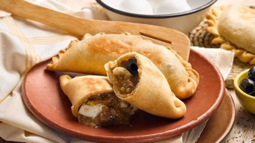 Latin amerikanin en sevilen lezzetlerinden empanada de pino 8OIvvjcL.jpg