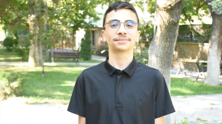 Lgsde 500 tam puan aldi ilk tercihi kartal anadolu imam hatip lisesi oldu SigSh3T2.jpg