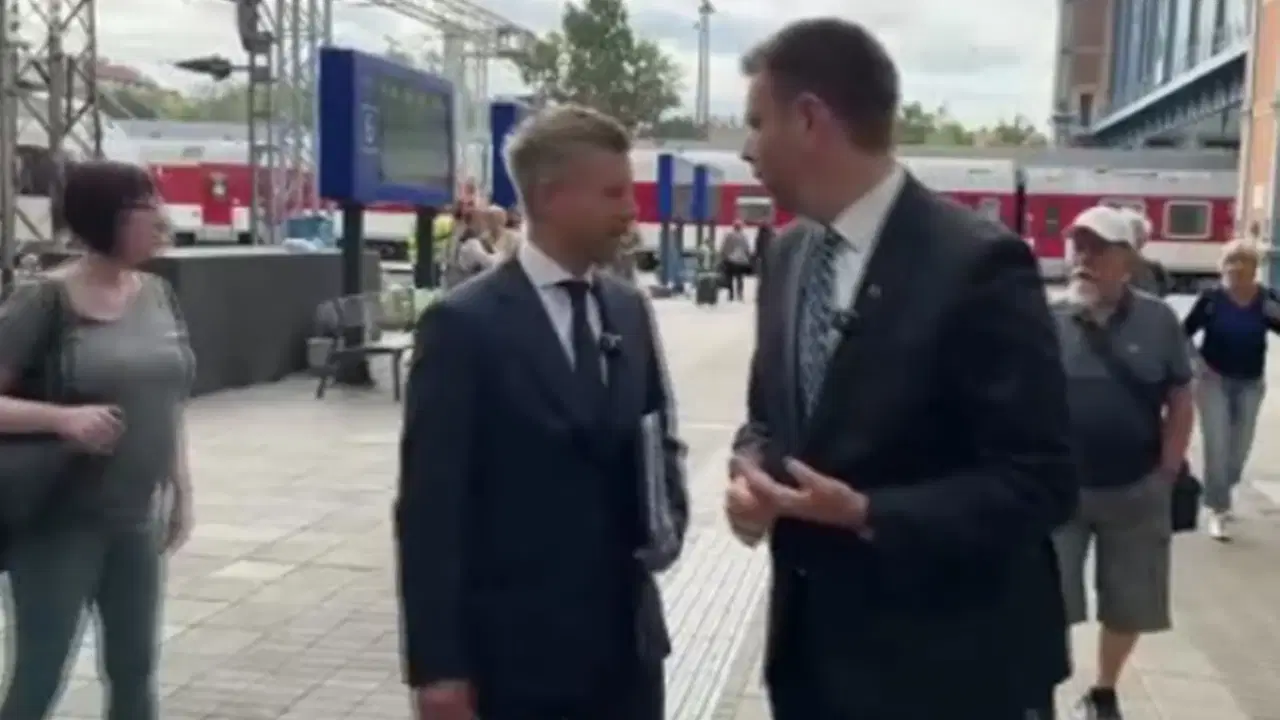 Macaristan basbakani magyara canli yayinda tukuruklu saldiri fidesz lamasi hakkinda sikayetci olmayacak 9rs8gR2f.jpg