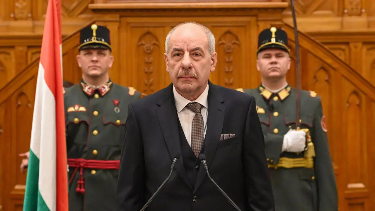 Macaristan parlamentosundan tarihi karar cumhurbaskani gorevden aliniyor YH3KqclR.jpg