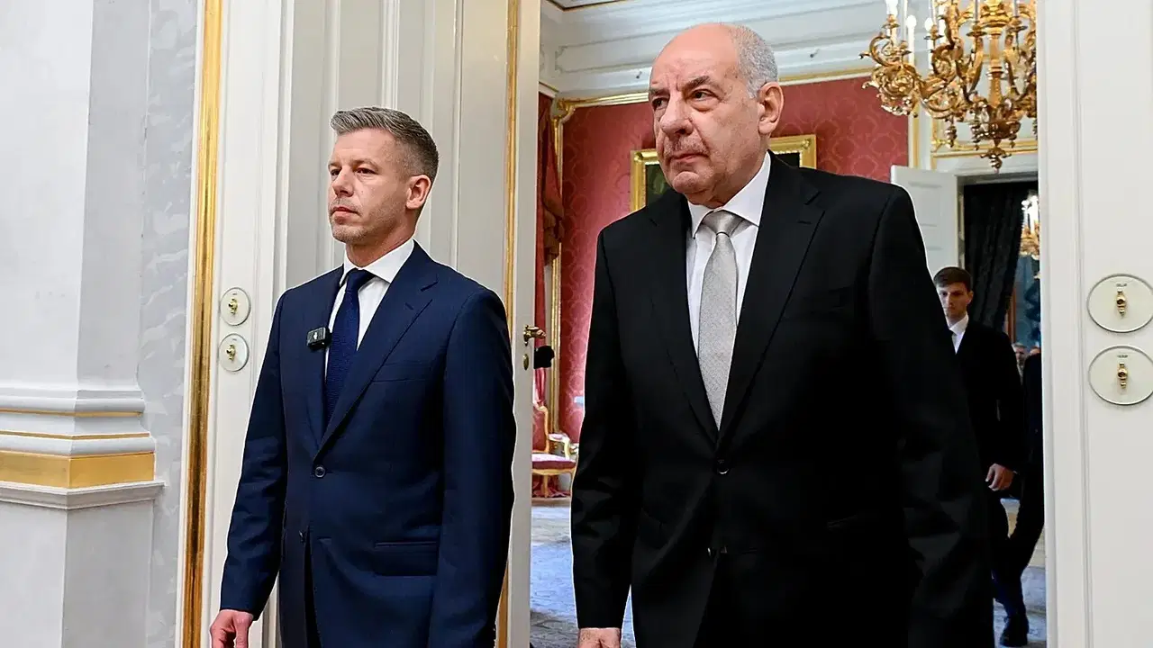 Macaristanda guc savasi cumhurbaskani gorevden alinacak eBU4jzcG.jpg