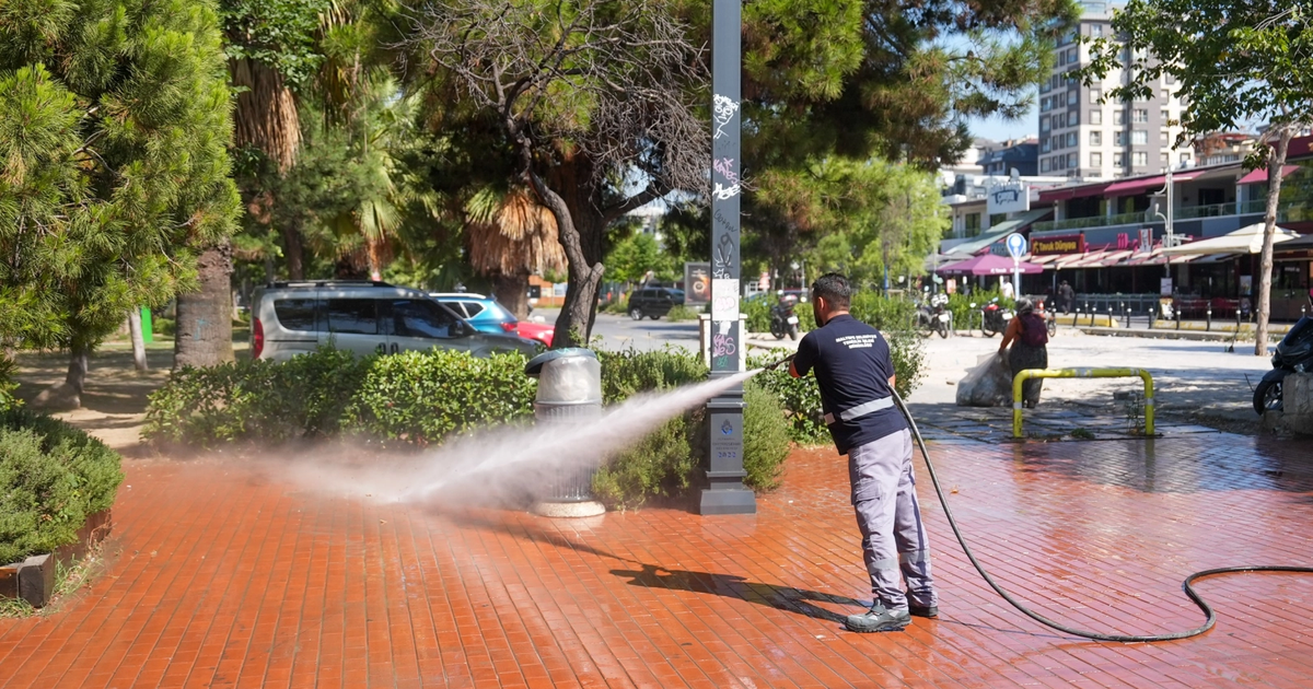 Maltepe’de toplu temizlik çalışmaları sürüyor
