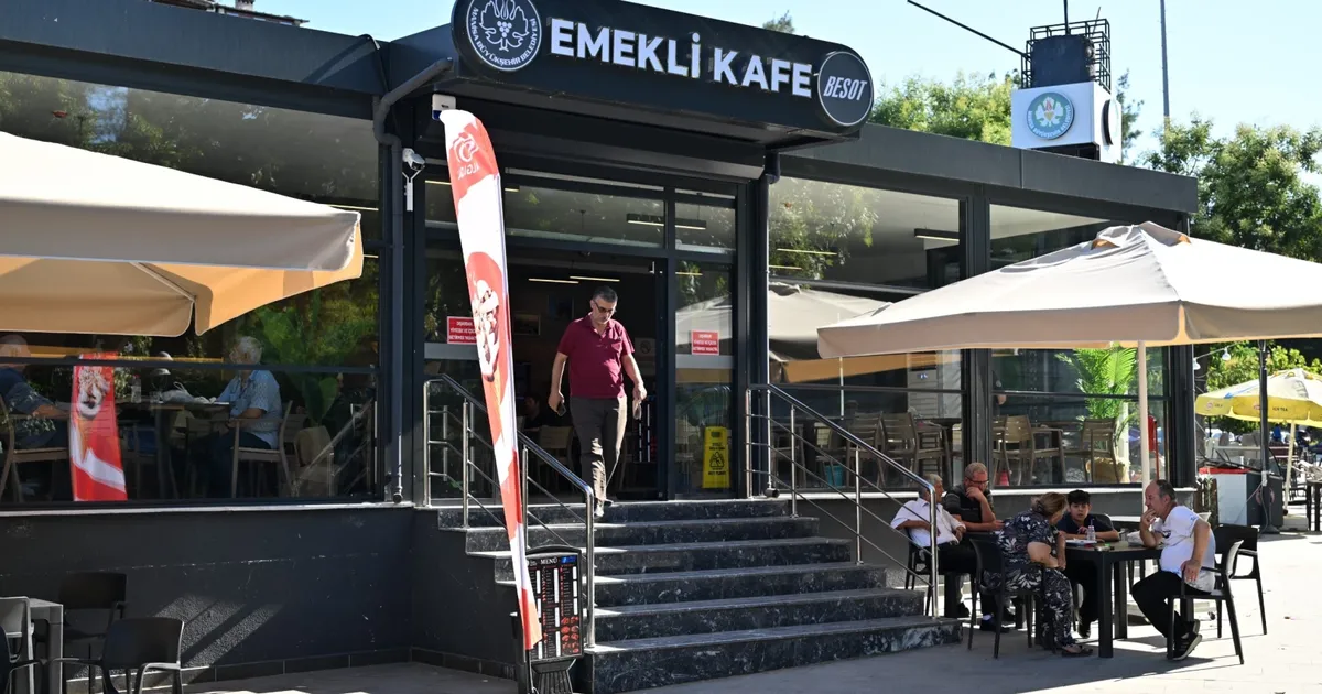 Manisa’da Emekli Kafe kısa sürede gözde mekan oldu