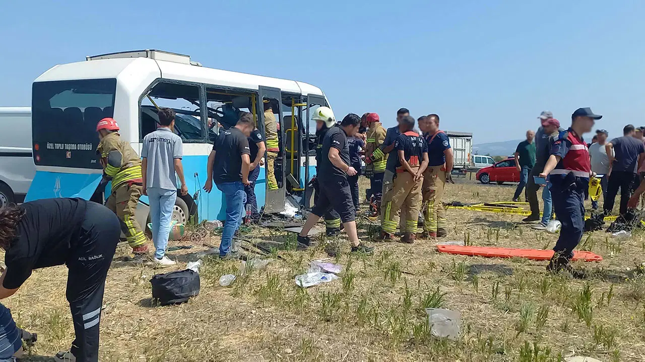 Manisa’da feci kaza: Ölü ve yaralılar var