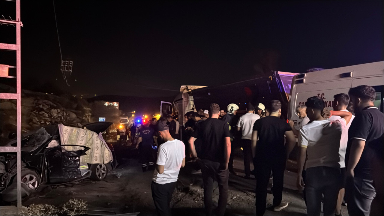 Mardin’de otomobil ile kamyon çarpıştı: 2 ölü, 6 yaralı
