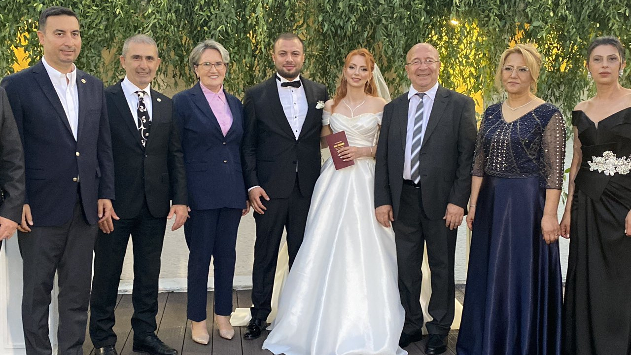 Meral Akşener düğünde görüntülendi: İYİ Partili ismin paylaşımı kriz yarattı
