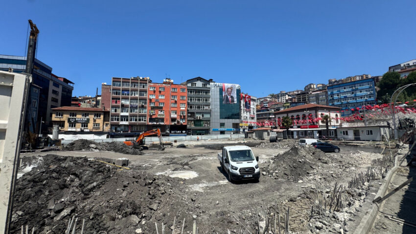 Merkez carsisi insaatinda calismalar durdu NdUW3fTs.jpg