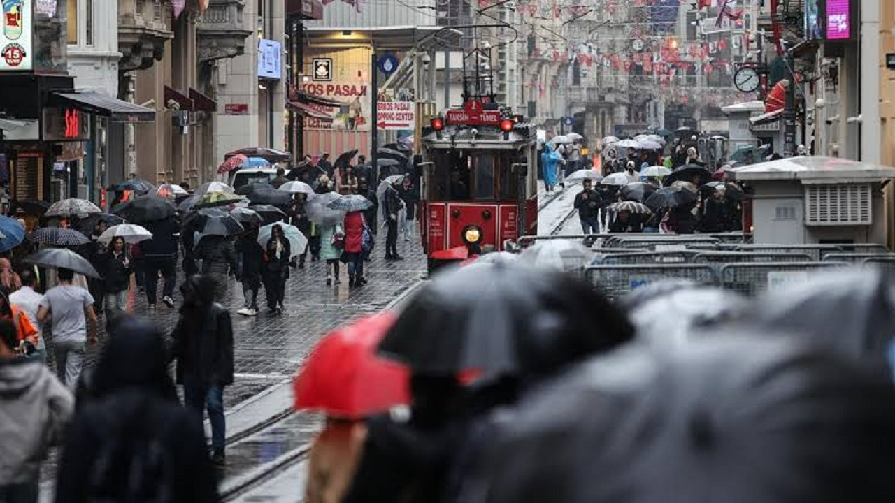 Meteoroloji İstanbul’u gün verip uyardı: 4 gün şakır şakır yağacak