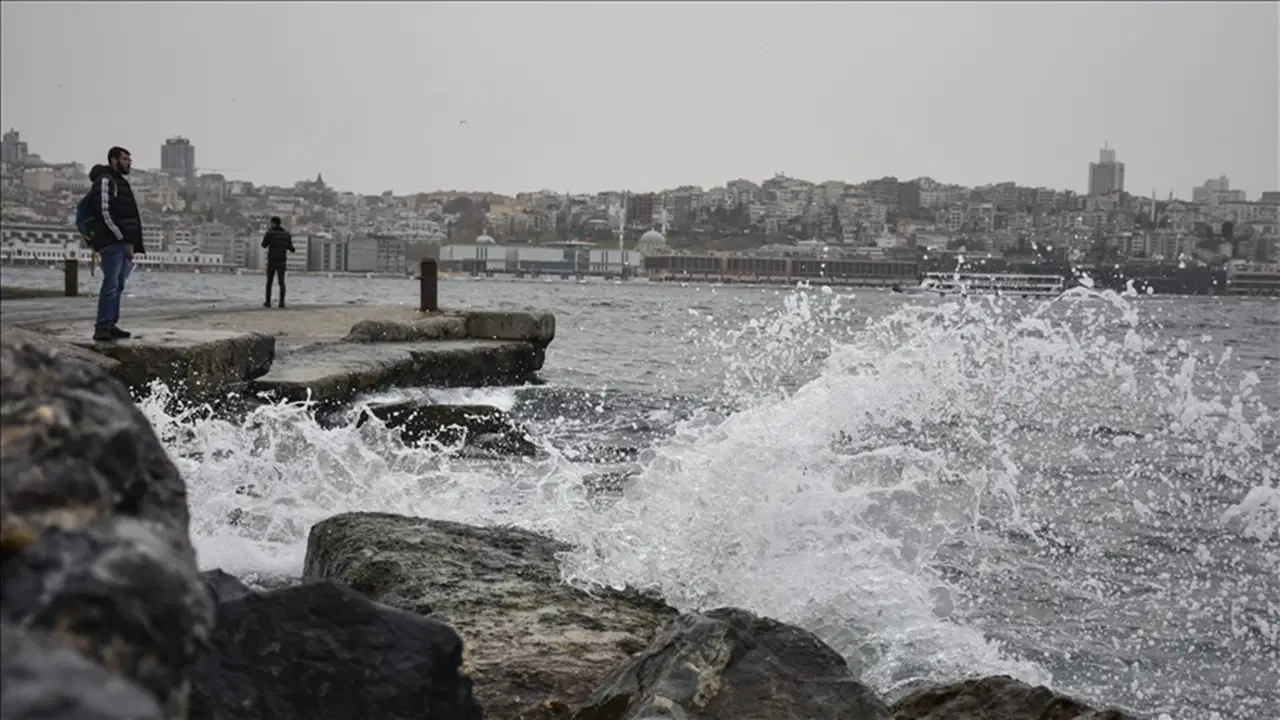 Meteoroloji tarih vererek açıkladı: İstanbul dahil 8 il için kuvvetli rüzgar ve fırtına uyarısı