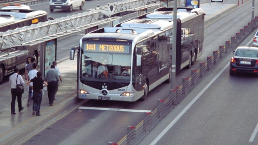 Metrobus kullananlar dikkat guzergah degisti 6 durak kapali olacak 12JuGzge.jpg