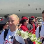 Milletler ligi sampiyonu olan filenin sultanlari yurda dondu coskuyla karsilandilar hO2B74WP.jpg