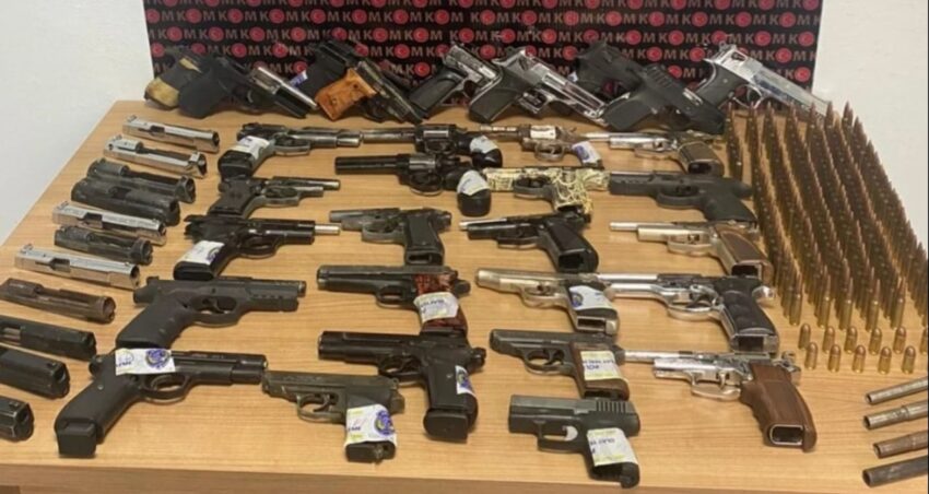 Milletvekilinde 30 polis mudurunde 60 silah var dEuOiEwz.jpg