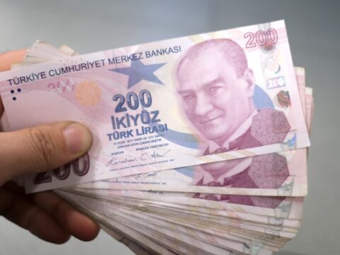 Milyonlarca emeklinin bekledigi zamli maaslar ne zaman yatacak RgzcCe7G.jpg