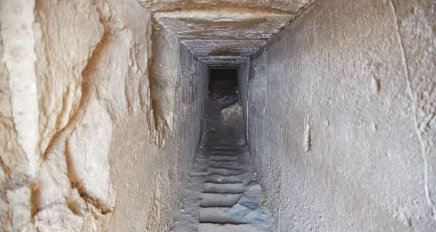 Misirda gizemli labirenti bulunca hepsi sustu bazi kapilar asla acilmamali dedi zuTD1BLZ.jpg