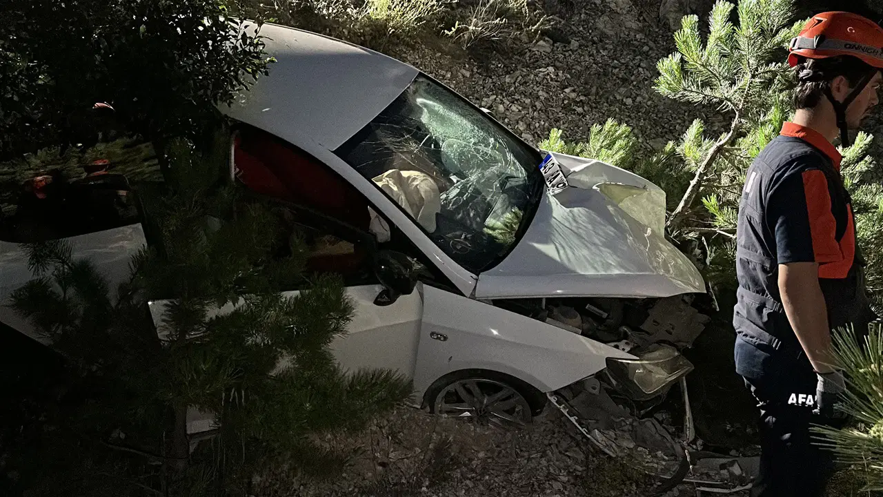 Motosiklet ile çarpıştı, şarampole savruldu: 5 kişi yaralandı