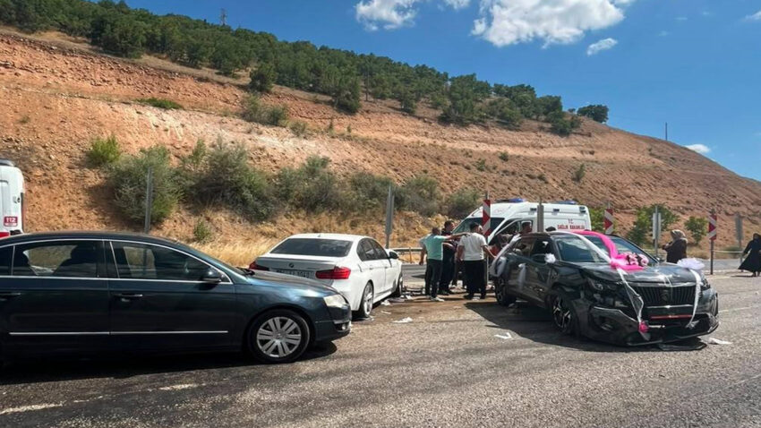 Mutlu gun aci ile bitti malatyada dugun konvoyunda kaza tCFbsYsb.jpg