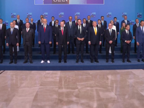 Nato toplantisina ermas mermer damgasi XiCpjbY9.webp