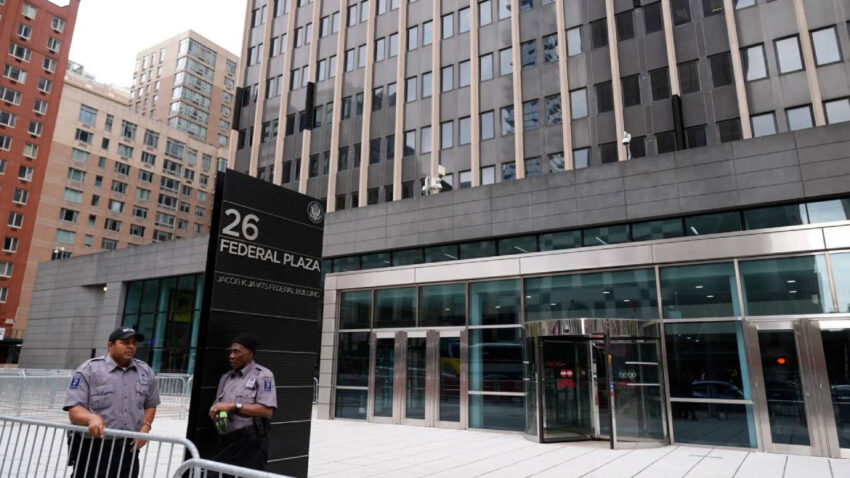 New yorkta fbi genel merkezi onunde patlama mDCSpfZZ.jpg