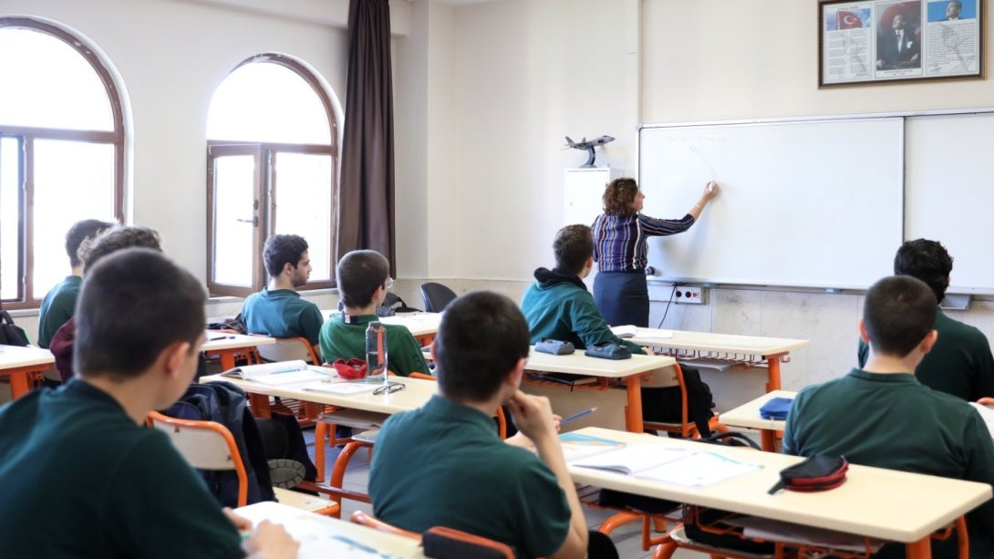 Okullarda güvenlik önlemleri… Yeni yönetmelikle masa, sıra aranabilecek