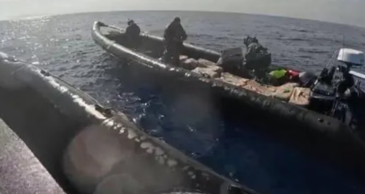 Okyanusun ortasında hız tekneleriyle yakaladılar: 2.6 ton kokain ele geçirildi