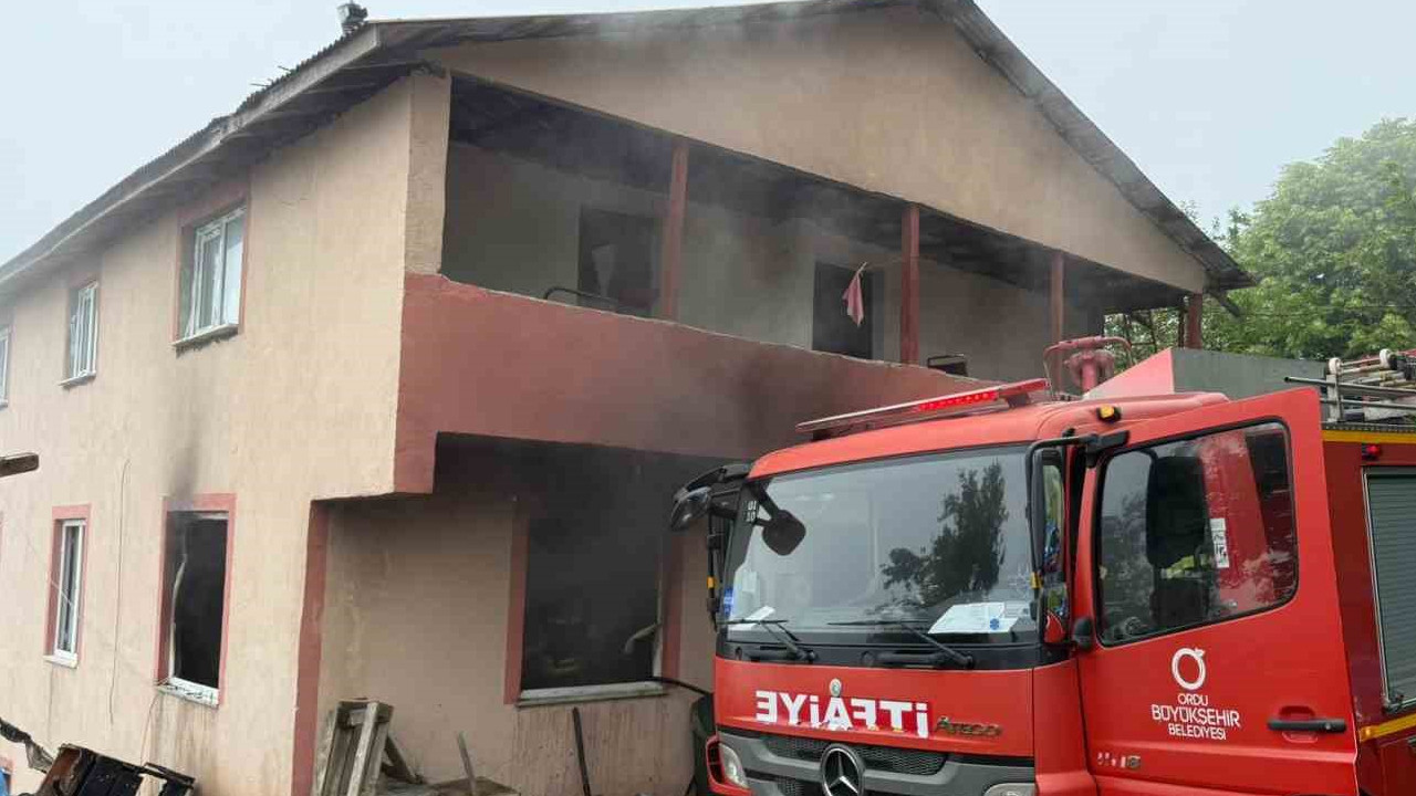 Ordu’da 2 katlı evde yangın kontrol altına alındı