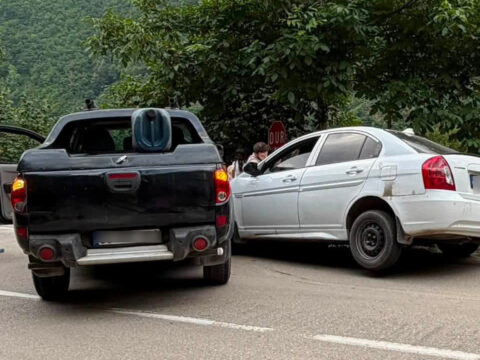 Orduda korkutan kaza iki otomobil kafa kafaya carpisti 2 yarali AWDlTLkv.jpg