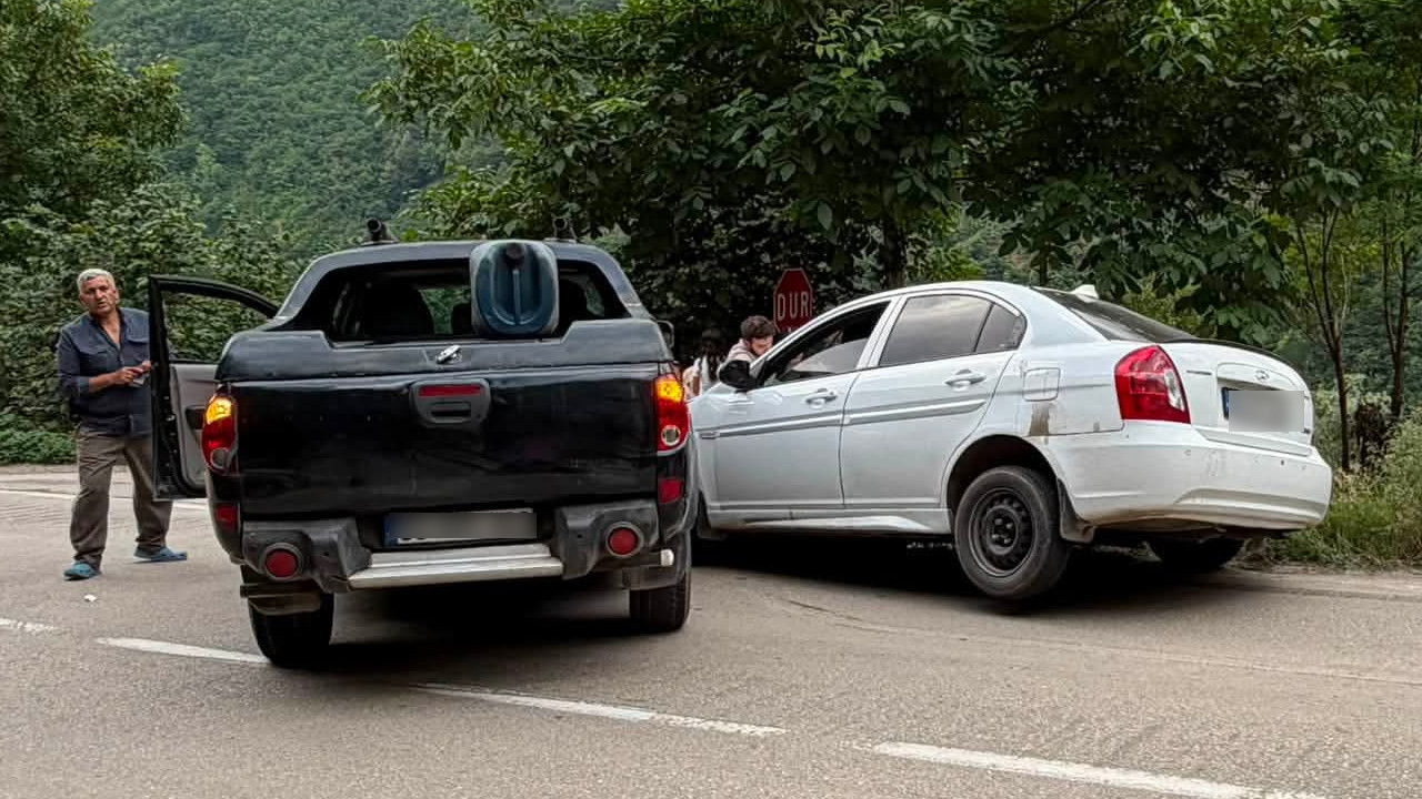 Ordu’da korkutan kaza iki otomobil kafa kafaya çarpıştı: 2 yaralı