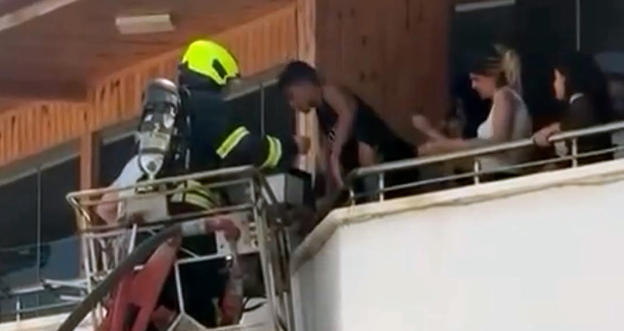 Otel odasında yangın! Mahsur kalan 9 kişi kurtarıldı