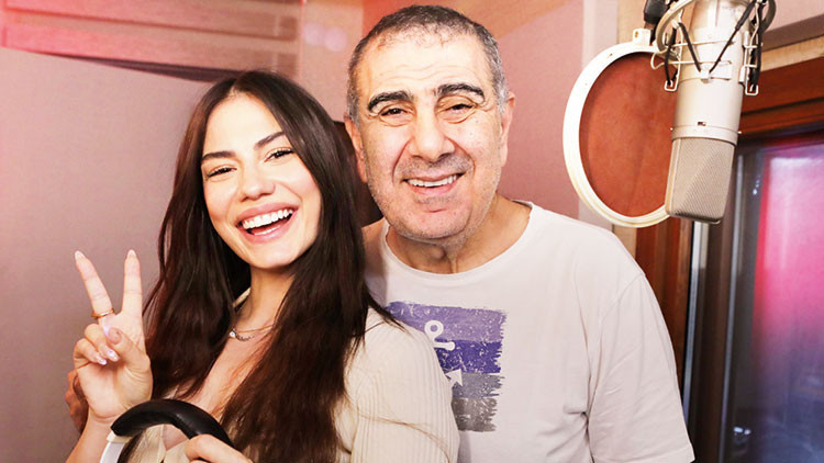 Oyuncular mikrofon basinda TDO1SAM3.jpg