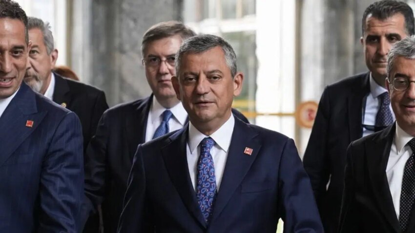 Ozgur ozel yonetiminden olaganustu kurultay icin mahkemeye basvuru cG7RhtsY.jpg