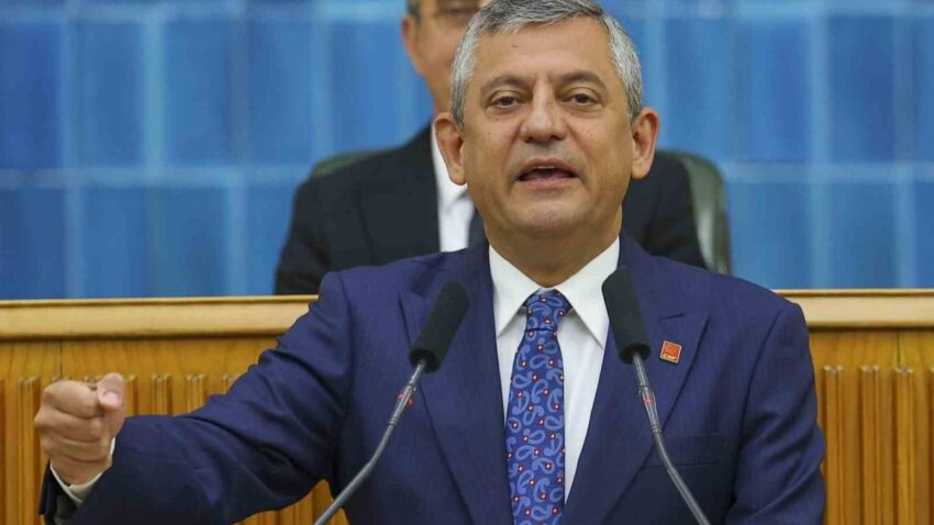 Ozgur ozelden yeni parti sinyali 82iwUpiw.jpg